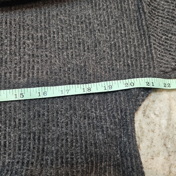 Doe & Rae Gray Ribbed Lace-Up Back Sweater Size Small - Picture 5 of 8